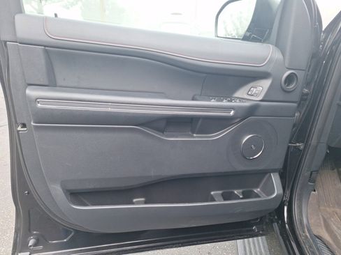 Used 2024 Ford Expedition Limited image 8