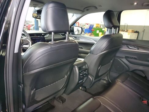 Used 2023 Jeep Grand Cherokee Limited AWD/4WD image 10