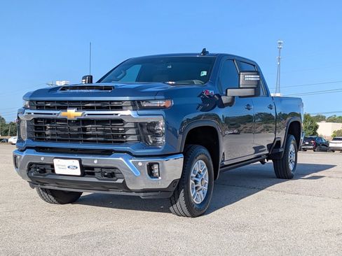 Used 2026 Chevrolet Silverado 2500 LT w/ Safety Package AWD/4WD image 4