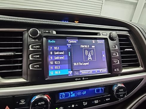 Used 2015 Toyota Highlander XLE image 15