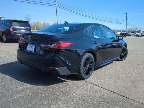 Used 2025 Toyota Camry LE image 7