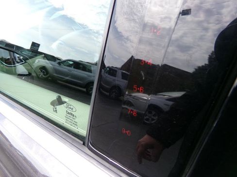 Used 2018 Ford Taurus SE image 36