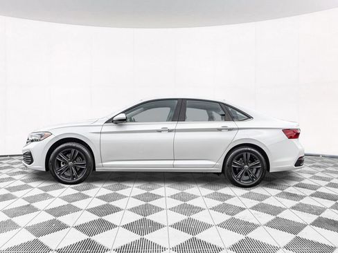Used 2023 Volkswagen Jetta SE w/ Panoramic Sunroof Package FWD image 7