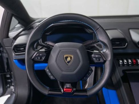 Used 2023 Lamborghini Huracan EVO RWD image 18