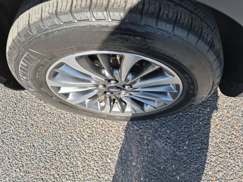 Used 2023 Lincoln Nautilus FWD w/ Premium Package image 25