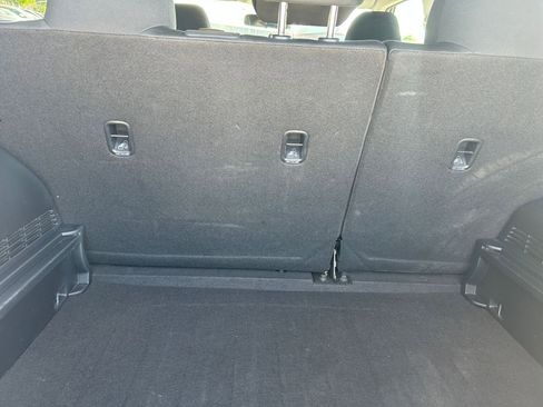 Used 2025 Kia Soul LX w/ LX Technology Package FWD image 25