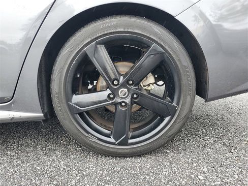 Used 2022 Nissan Sentra SR w/ SR Premium Package image 10