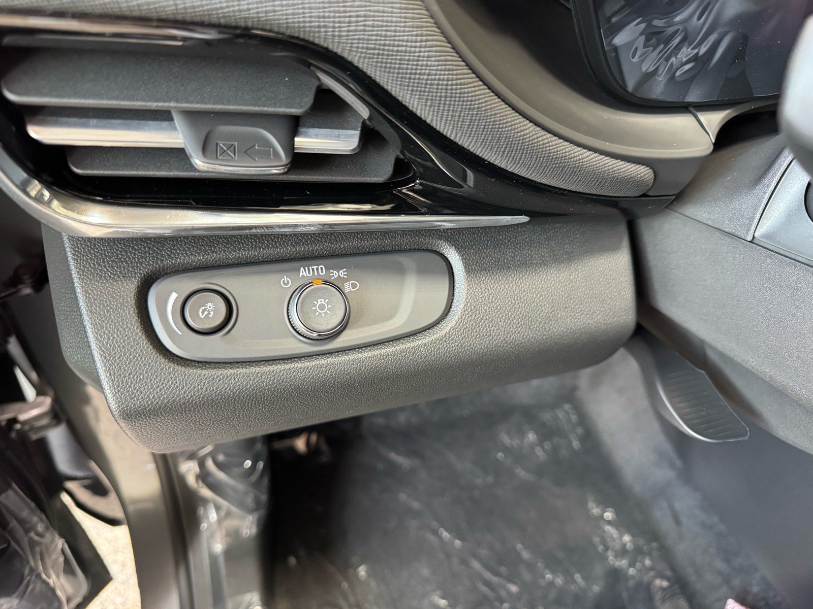 New 2026 Buick Envista Sport Touring w/ Convenience I Package FWD image 17