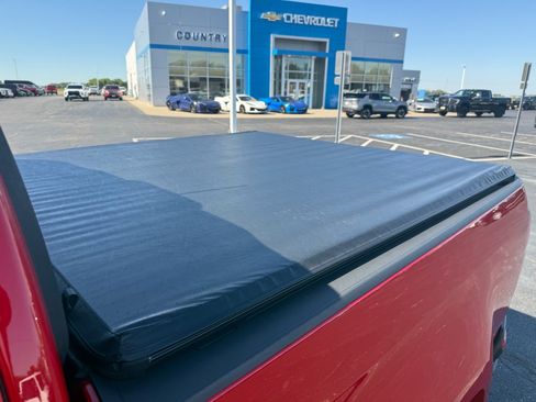 Used 2018 Chevrolet Colorado LT w/ LT Convenience Package RWD image 11