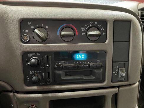 Used 1999 Chevrolet Astro AWD image 33