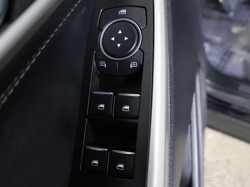 Used 2022 Ford Explorer XLT w/ Equipment Group 202A image 35