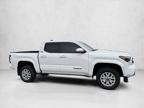Certified 2024 Toyota Tacoma SR5 AWD/4WD image 4