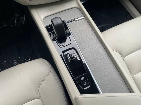 Certified 2024 Volvo XC60 B5 Plus w/ Climate Package AWD/4WD image 23