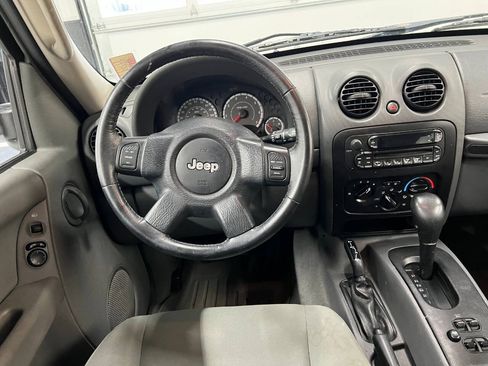 Used 2006 Jeep Liberty Sport AWD/4WD image 8