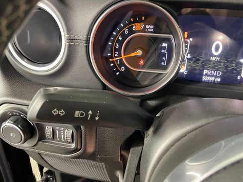 Used 2019 Jeep Wrangler Unlimited Sahara AWD/4WD image 13