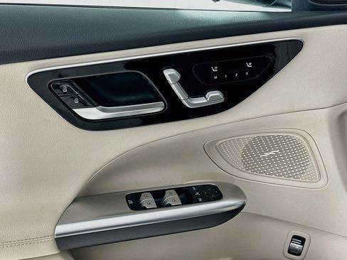 Used 2025 Mercedes-Benz C 300 Sedan image 18