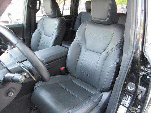 Used 2024 Lexus GX 550 w/ Accessory Package (2T) AWD/4WD image 35