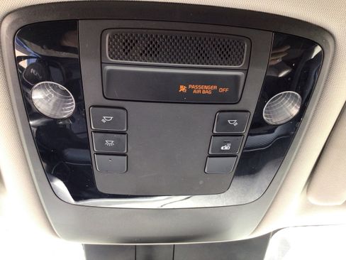 Used 2022 Kia Carnival LX FWD image 25