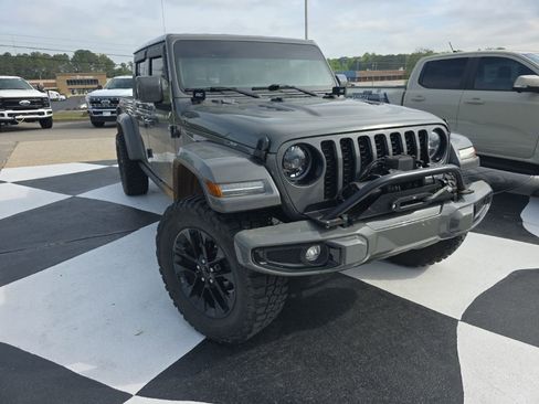 Used 2023 Jeep Gladiator Overland image 9