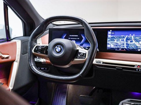 Used 2023 BMW iX xDrive50 w/ Sport Package image 16