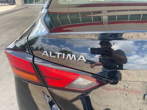 Used 2024 Nissan Altima 2.5 SV image 11