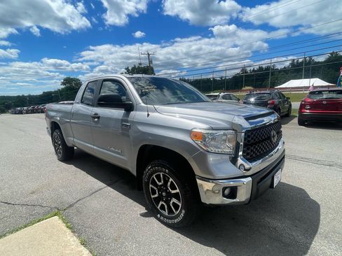 Used 2017 Toyota Tundra SR5 AWD/4WD image 3