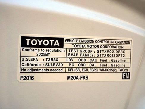 Used 2025 Toyota Corolla LE image 31