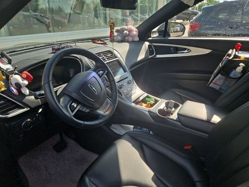Used 2019 Lincoln Nautilus Premier AWD/4WD image 7