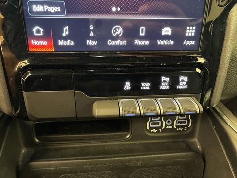 Used 2023 RAM 1500 Laramie AWD/4WD image 21