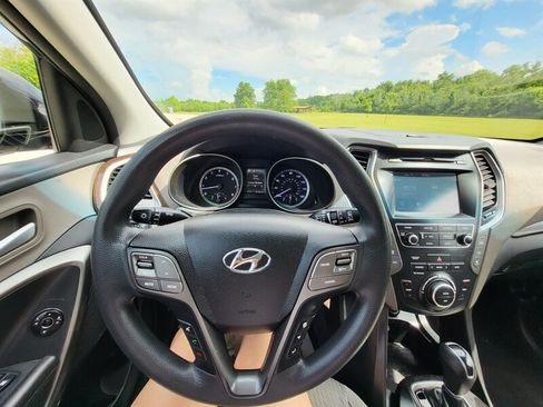 Used 2017 Hyundai Santa Fe SE FWD image 13