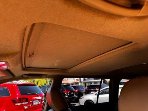Used 2013 Toyota Highlander SE AWD/4WD image 12
