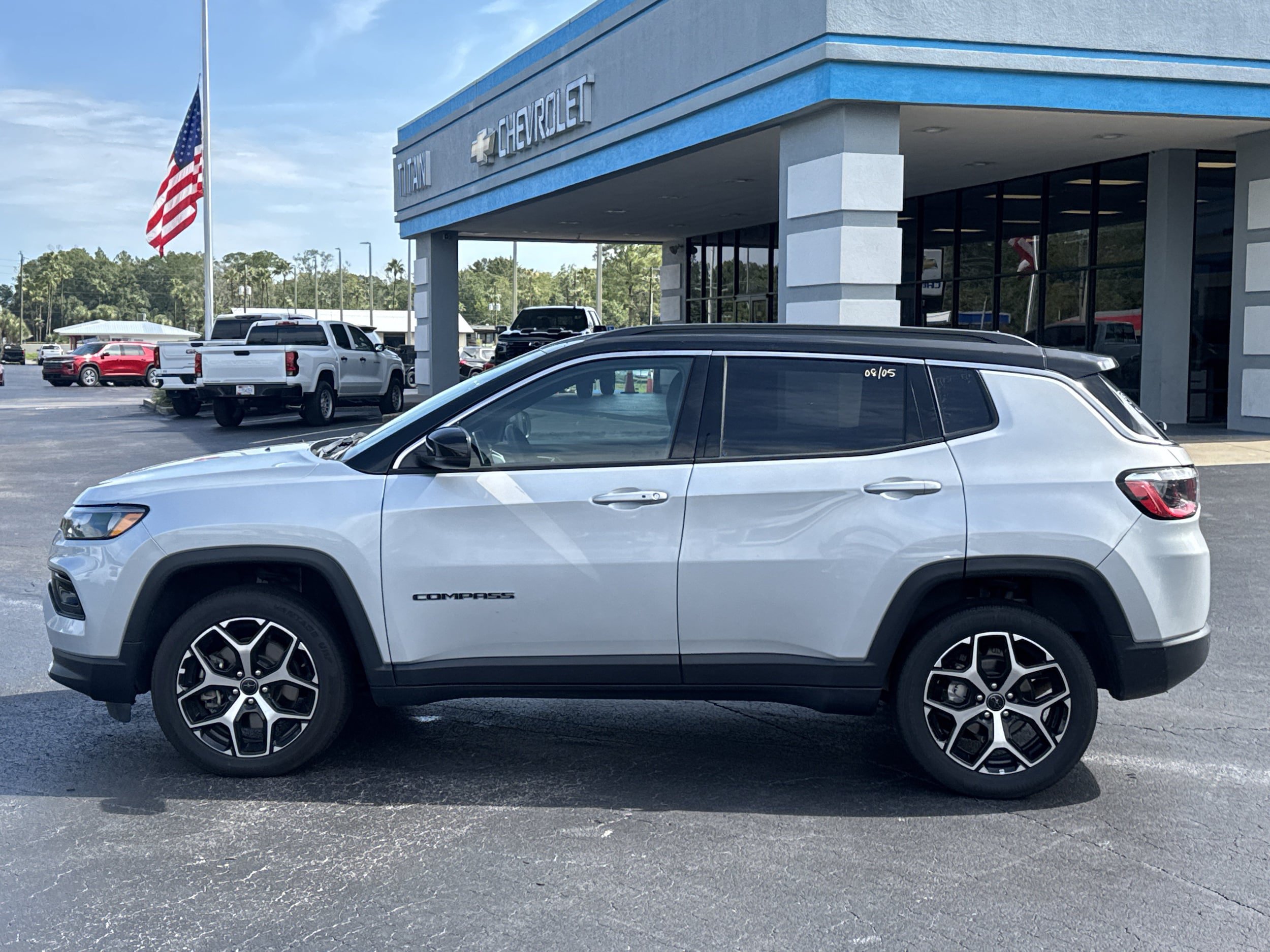 Used 2025 Jeep Compass Limited AWD/4WD image 6
