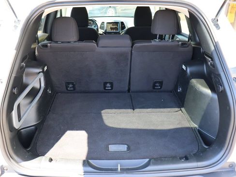 Used 2017 Jeep Cherokee Latitude FWD image 23