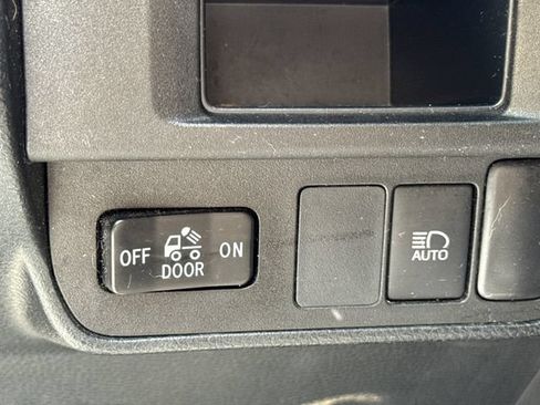 Used 2019 Toyota Tacoma SR5 AWD/4WD image 23