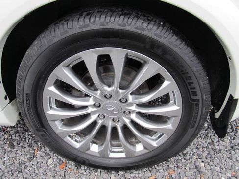 Used 2017 INFINITI QX80 2WD w/ Driver Assistance Package image 18