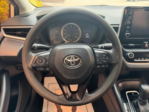Used 2020 Toyota Corolla LE FWD image 11