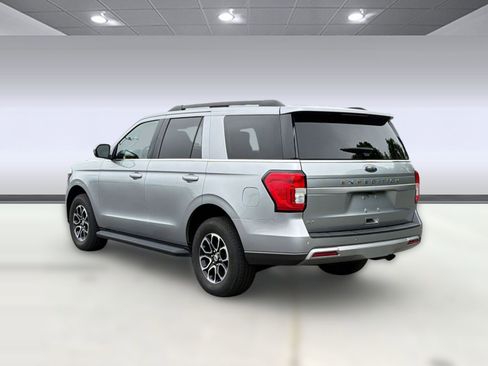 Used 2024 Ford Expedition XLT AWD/4WD image 3