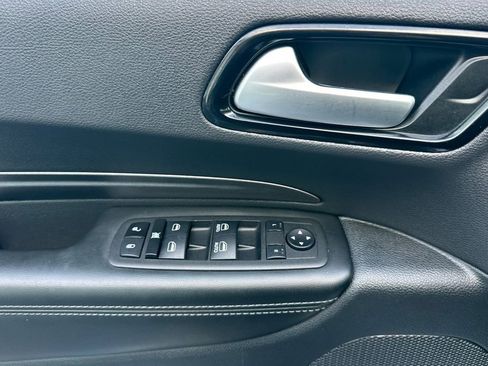 Used 2024 Dodge Durango SXT image 11