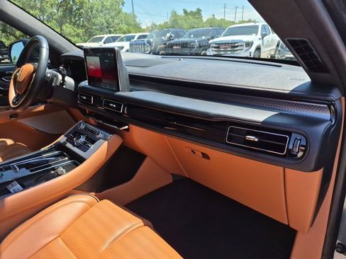 Used 2023 Lincoln Aviator Black Label w/ Dynamic Handling Package AWD/4WD image 41