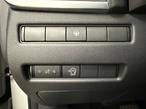 Used 2023 Nissan Rogue SV AWD/4WD image 32