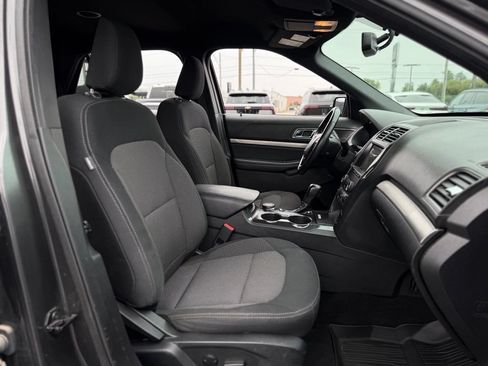 Used 2019 Ford Explorer XLT AWD/4WD image 14