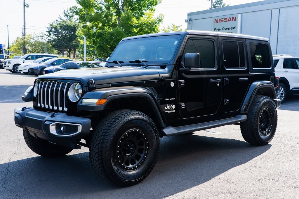 Used 2018 Jeep Wrangler Unlimited Sahara w/ Uconnect 4C Nav & Sound Group AWD/4WD image 3