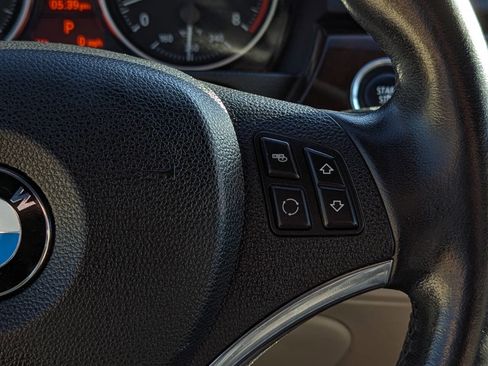 Used 2011 BMW 335i Convertible image 32