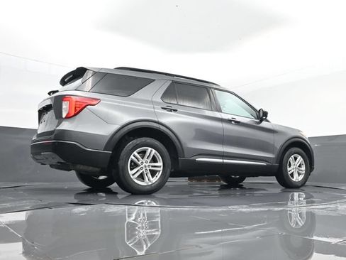 Used 2023 Ford Explorer XLT w/ Equipment Group 202A AWD/4WD image 26
