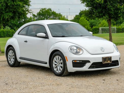 Used 2018 Volkswagen Beetle 2.0T S FWD image 7