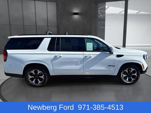 Used 2025 GMC Yukon XL AT4 Ultimate w/ LPO, AT4 Appearance Package AWD/4WD image 4