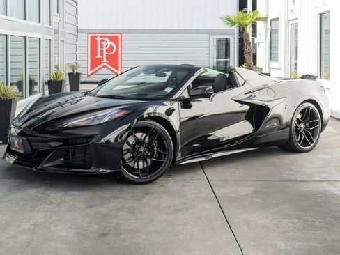 Used 2025 Chevrolet Corvette Z06 RWD image 9