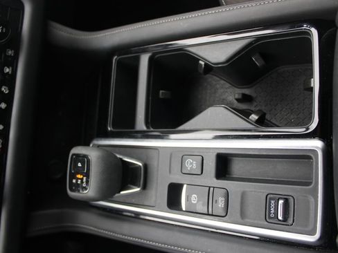 Used 2025 Nissan Pathfinder SL image 28