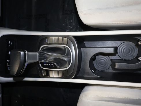 Used 2025 Hyundai Kona SEL image 12