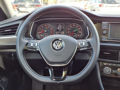 Used 2021 Volkswagen Jetta SE FWD image 17